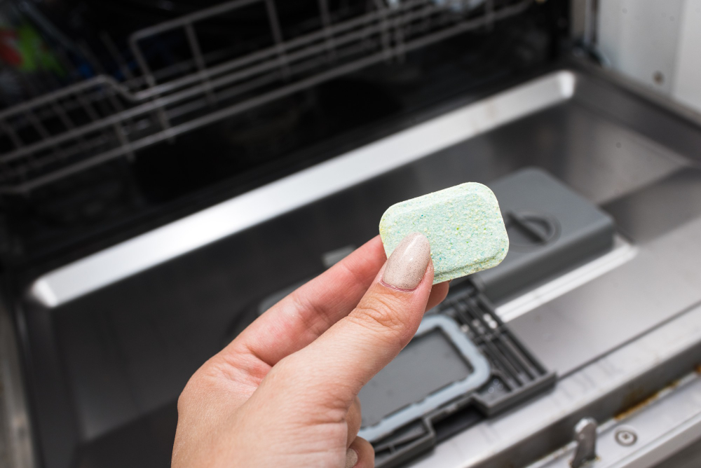 cleaning oven with dishwasher tablet