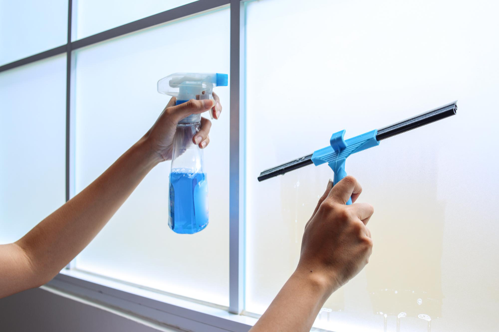 how to clean windows and screens